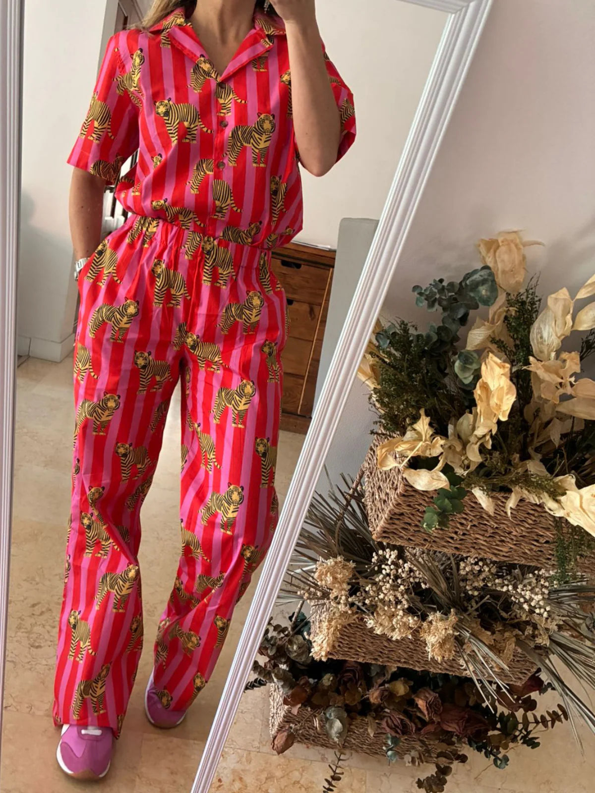red tropical tiger set
