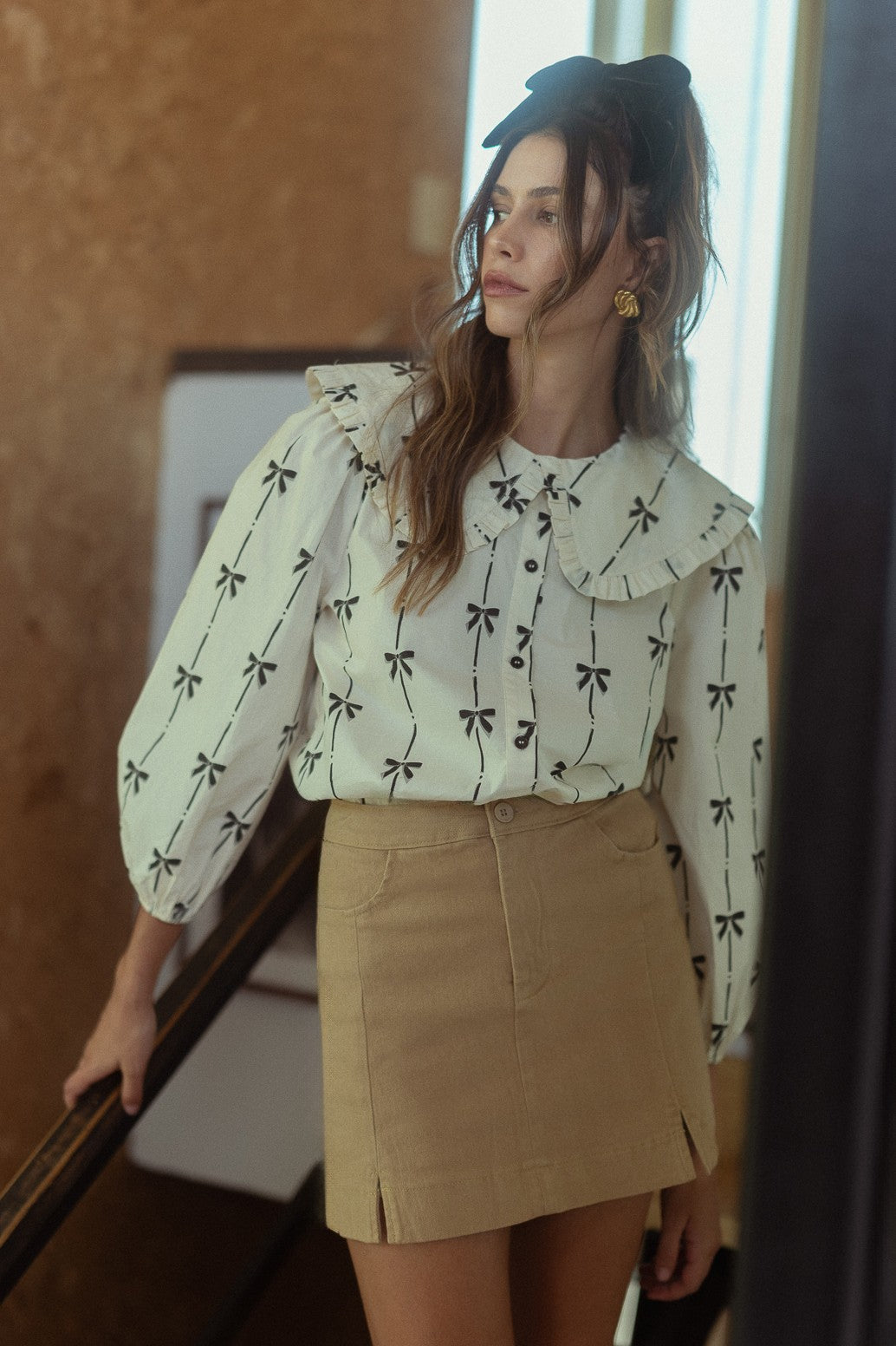 bow print collar top