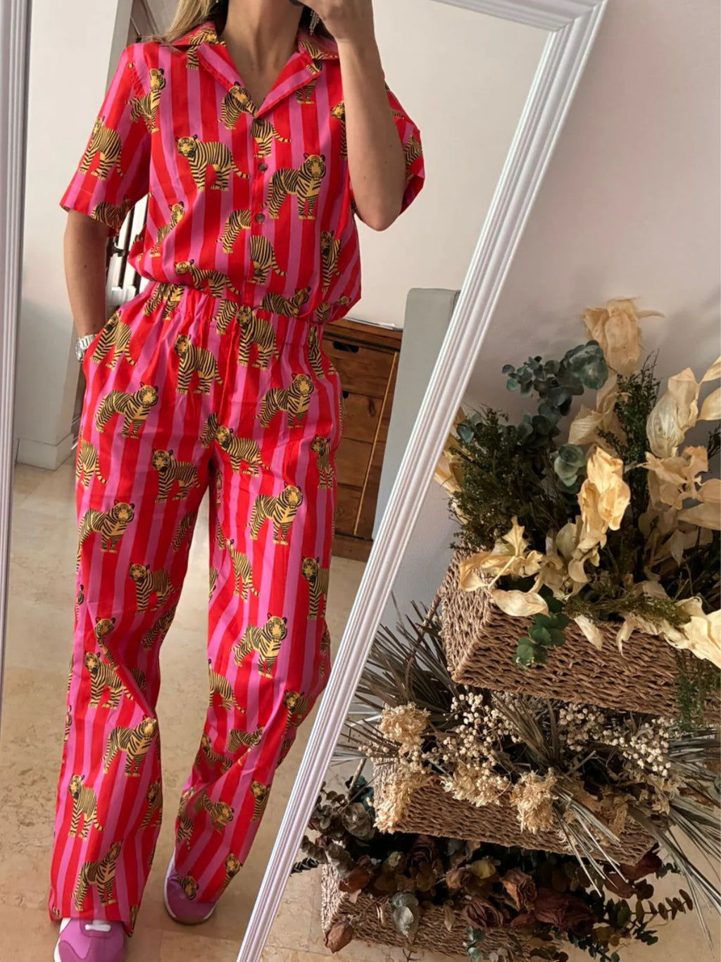 red tropical tiger set