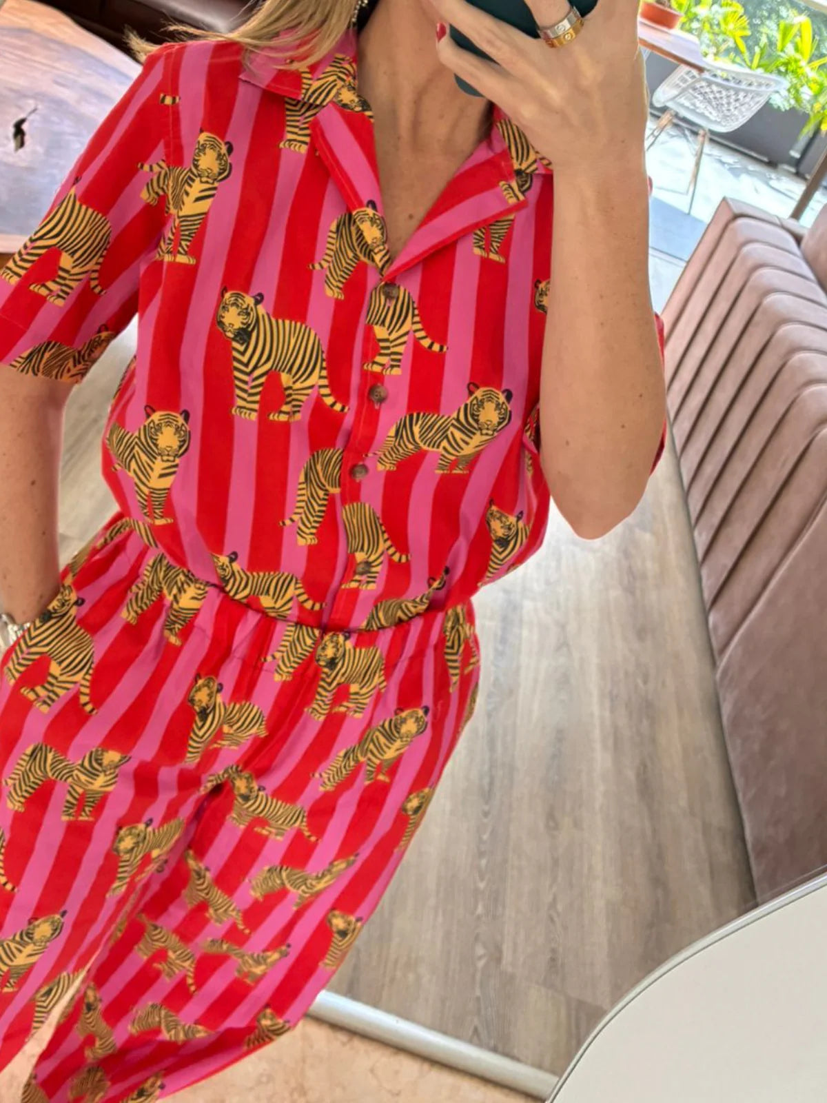 red tropical tiger set