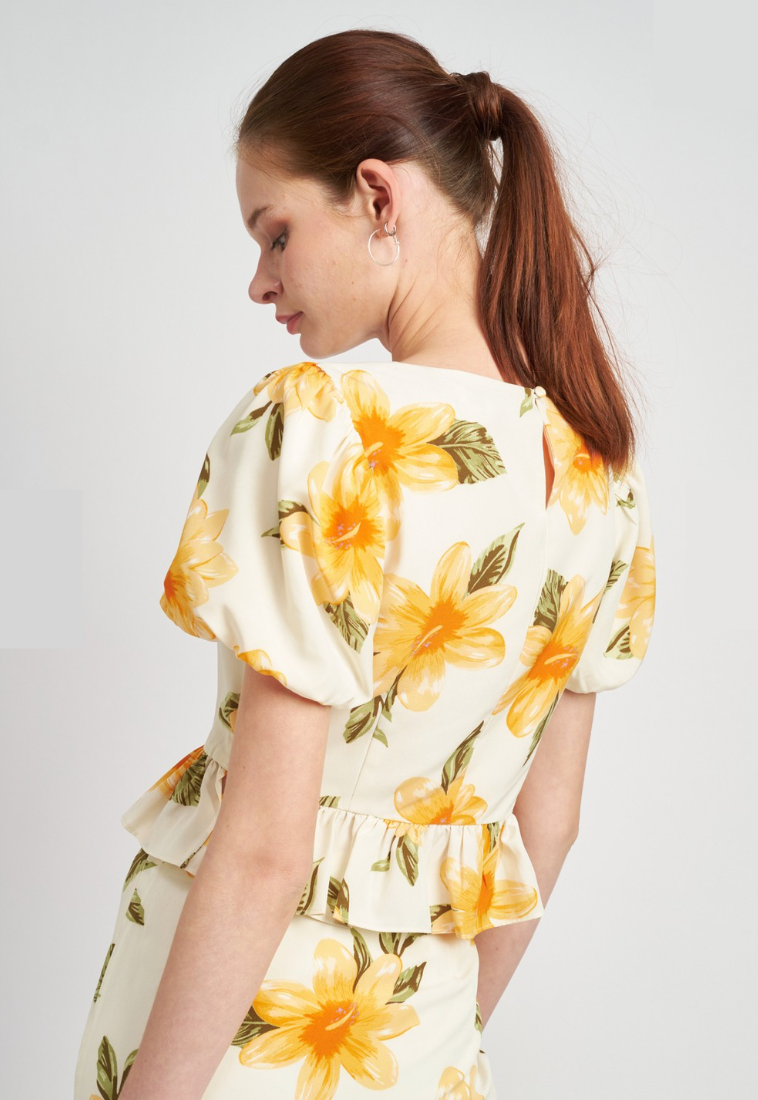 bellisima flower top